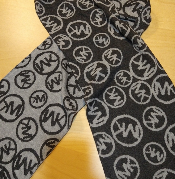 Michael Kors Scarf Reversible Unisex - Picture 2 of 5